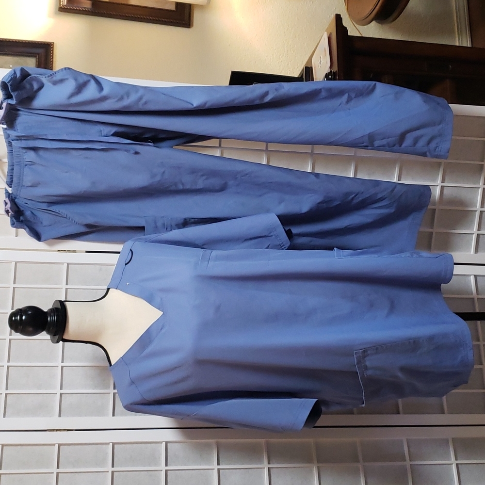 Sketches plus size medical scrub. Outfit top 3x pants 20w